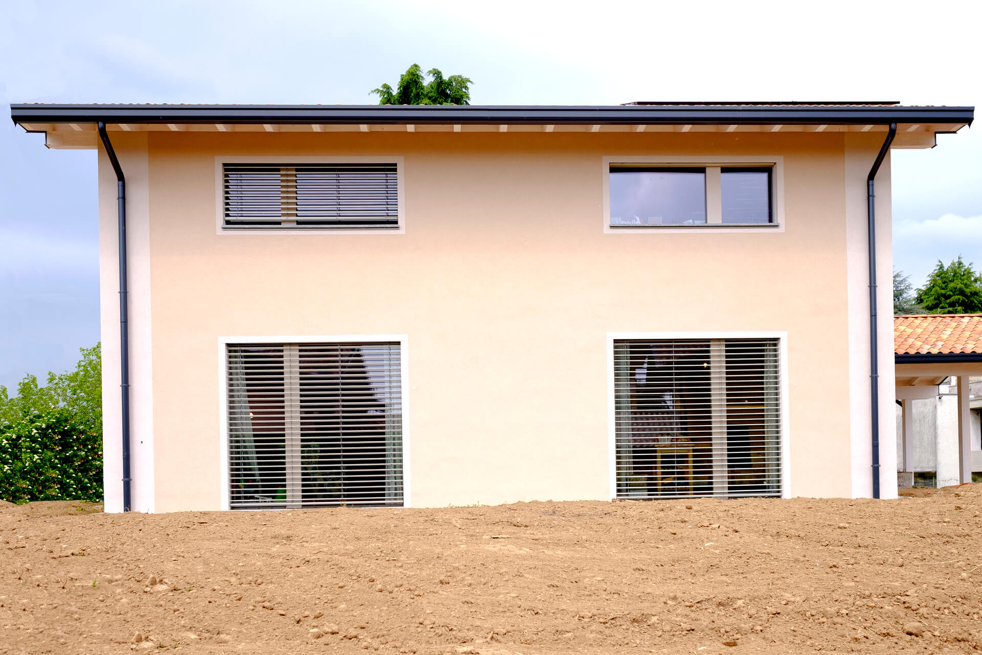 Vista laterale di una casa passiva realizzata da AB Legno