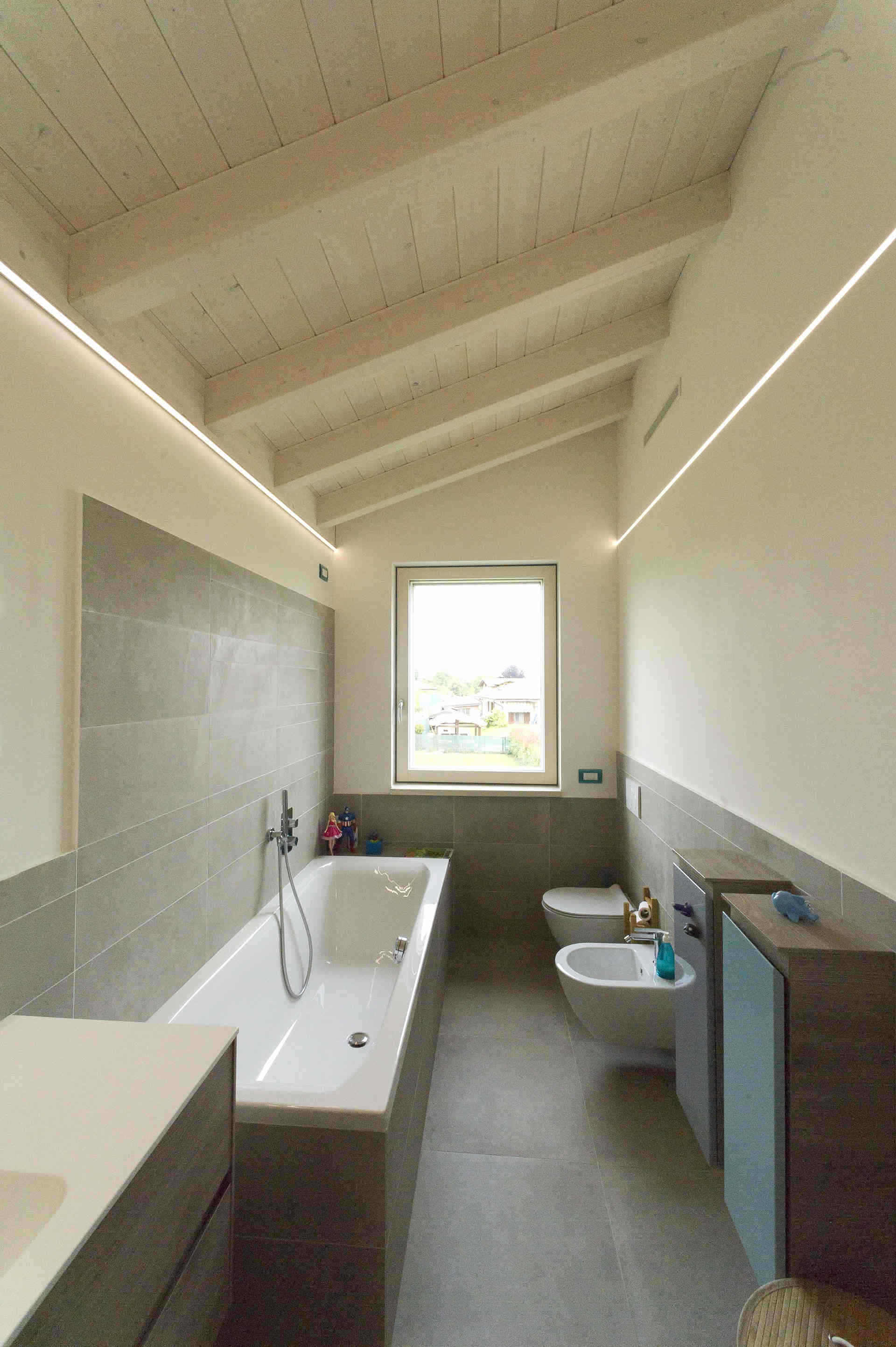 Prospettiva di un bagno in legno in casa passiva