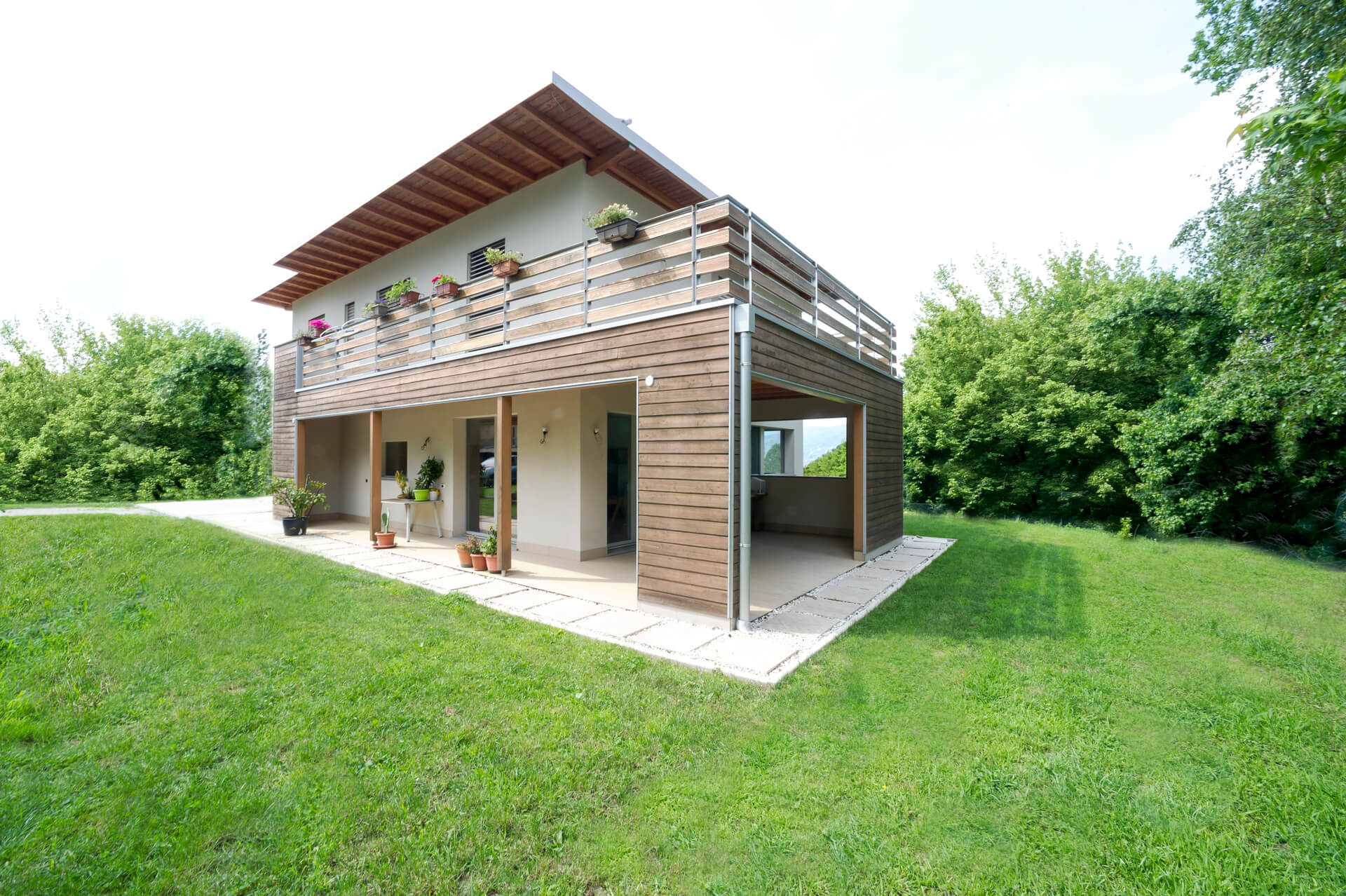 vista frontale Casa Passiva sul lago di Varese