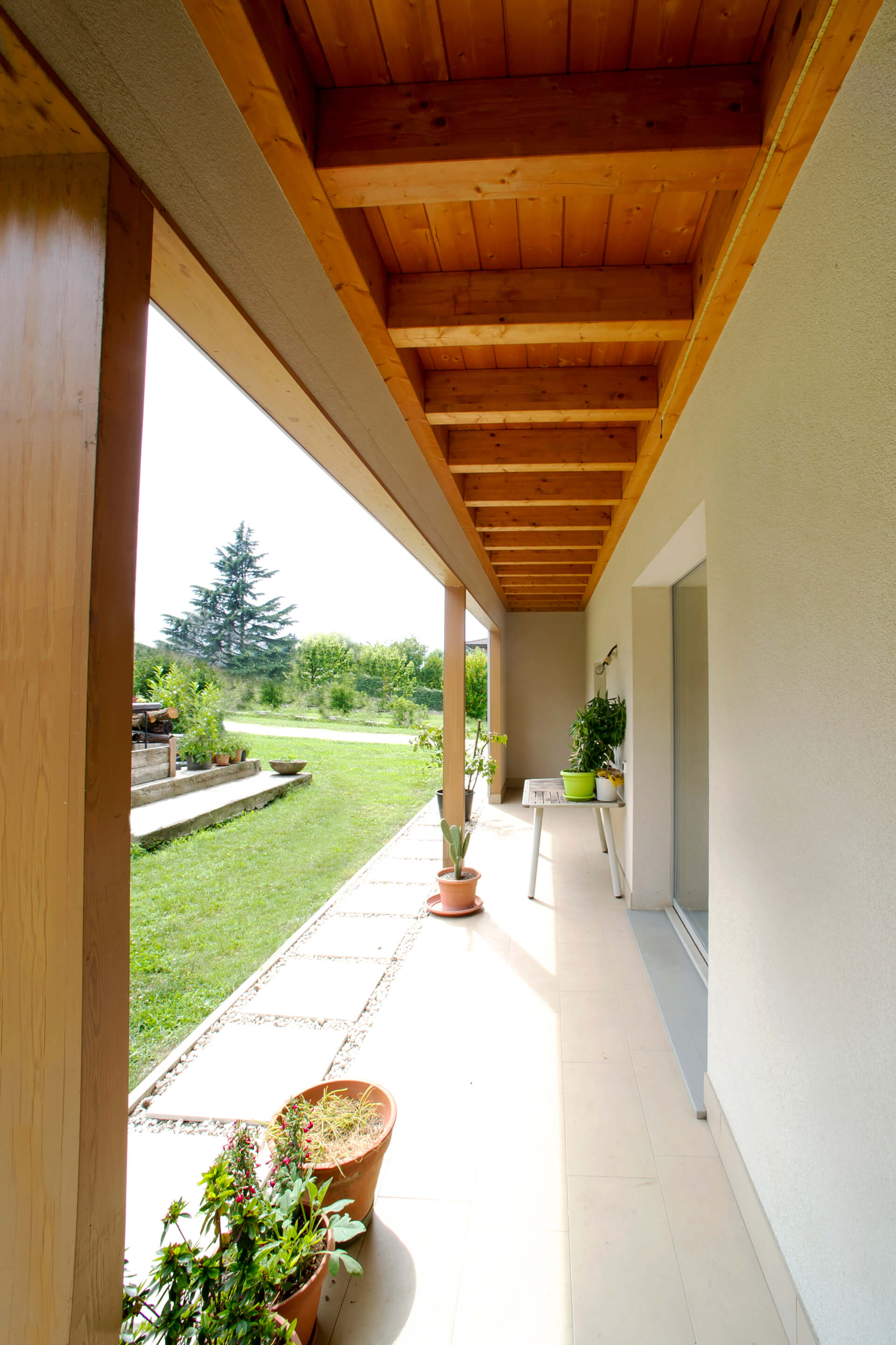 porticato di Casa Passiva sul lago di Varese