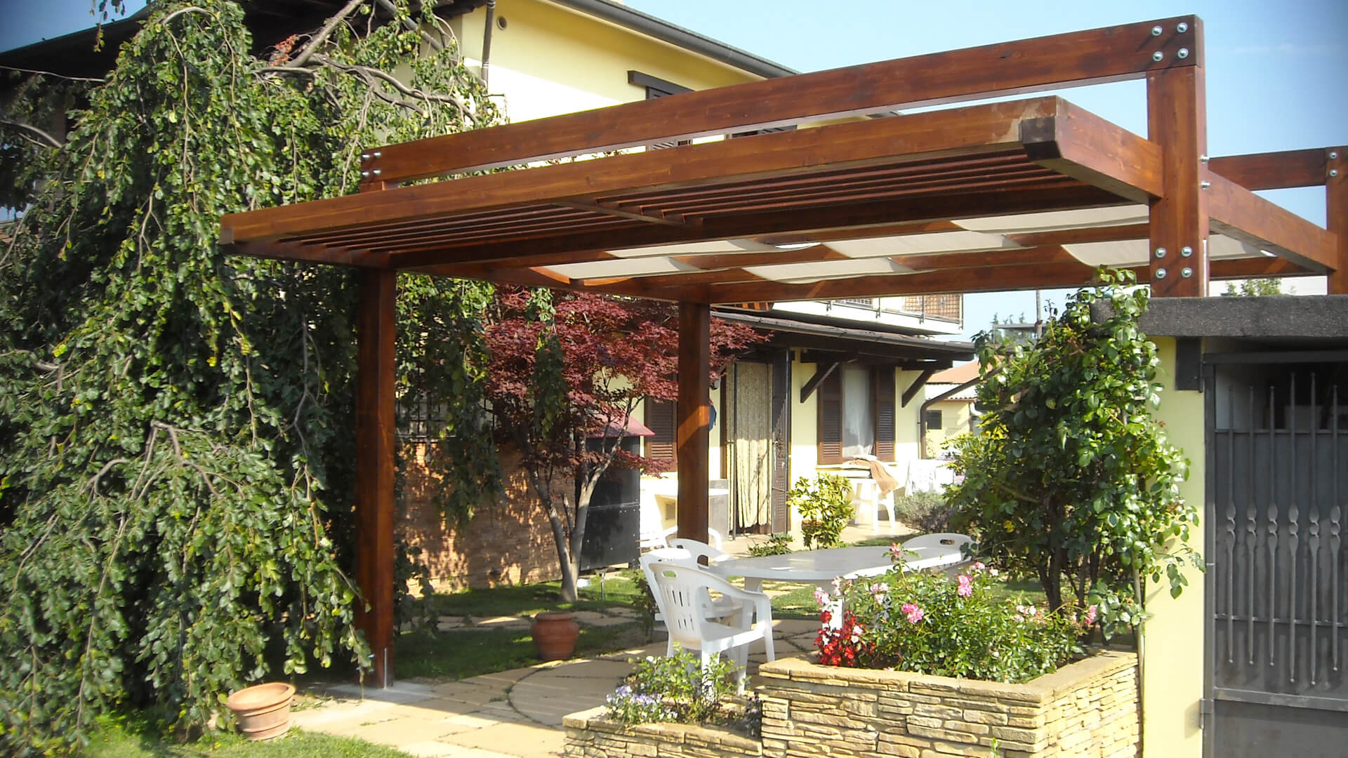 Gazebo in legno a Lonate Ceppino