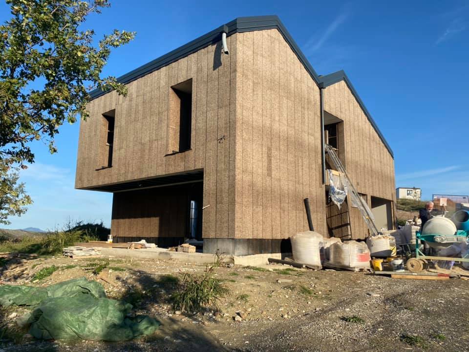 Casa in legno isolata con cappotto in sughero corkpan