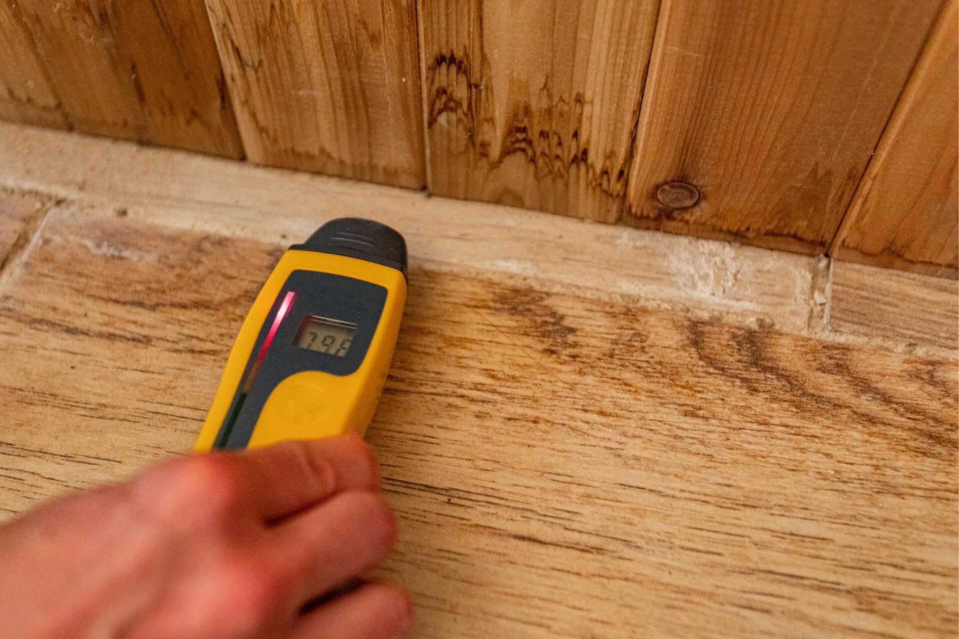 rilevazione umidità all'interno di una casa in legno