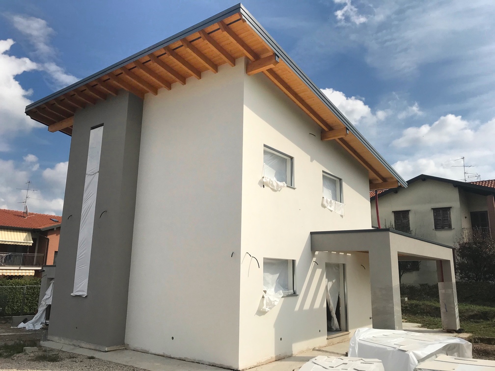 Edificio unifamiliare a due piani in bioedilizia