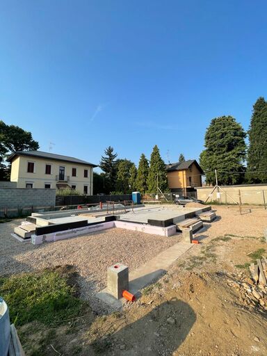 Fondazioni edificio unifamiliare a due piani in bioedilizia