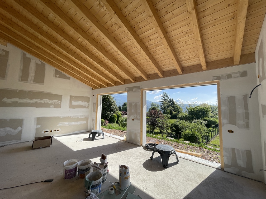 villa in legno sul lago di Varese
