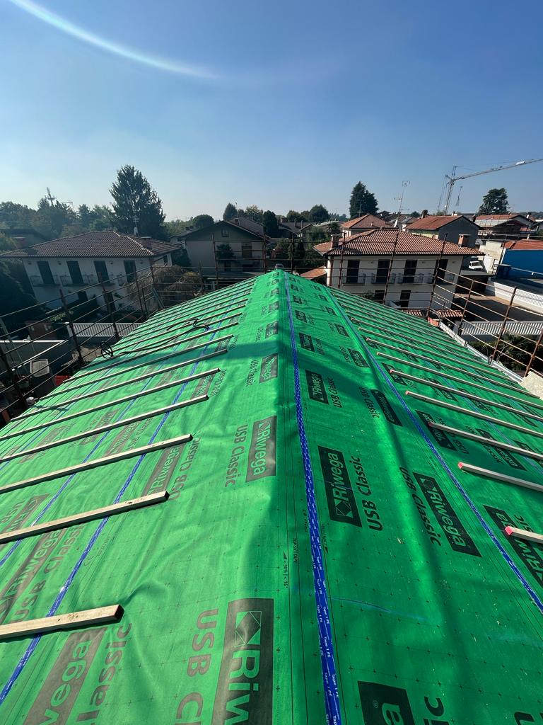 copertura casa in legno a due piani a Fagnano Olona