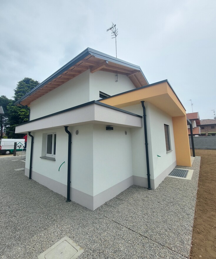 Edificio unifamiliare a due piani in bioedilizia