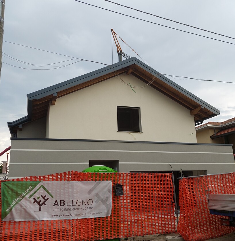 cantiere ABLegno di una casa in legno unifamiliare a due piani