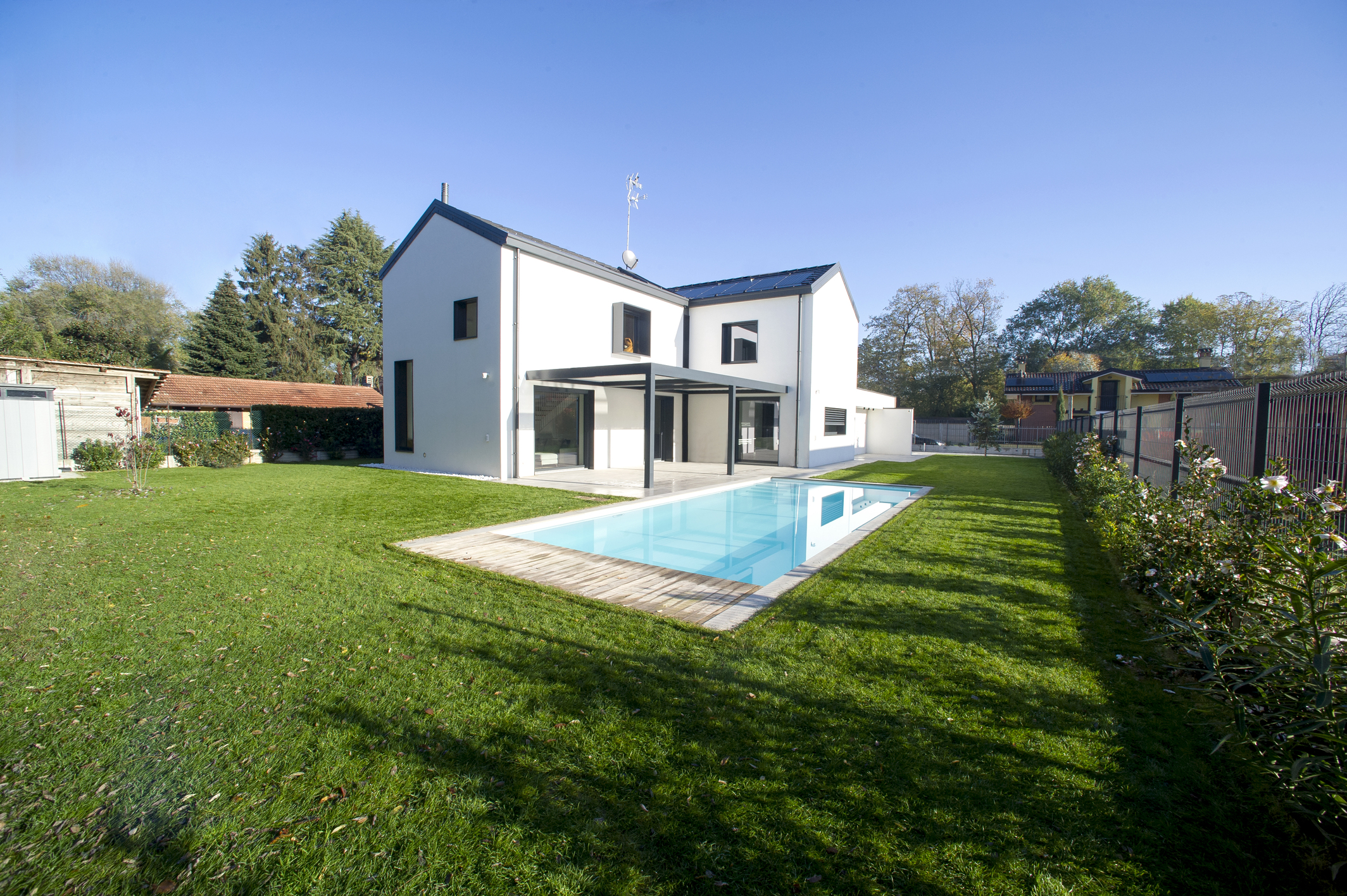 Casa in legno unifamiliare a due piani in città