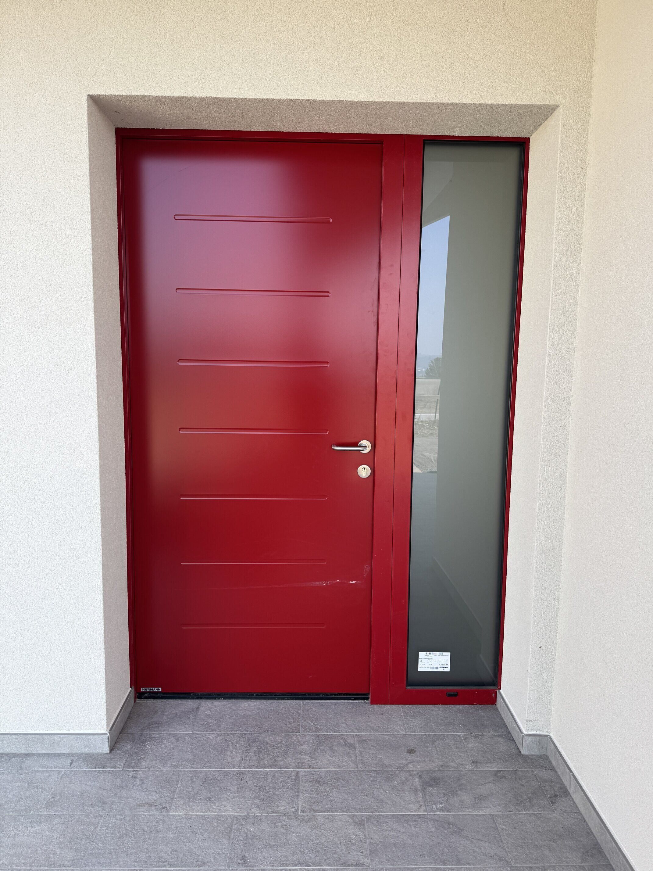 porta rossa di ingresso