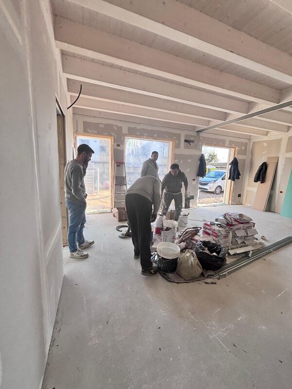 fasi di lavorazione in cantiere per intonaci